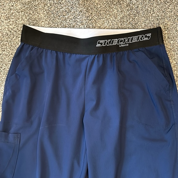 Navy blue large Skechers scrub pants - Picture 2 of 6